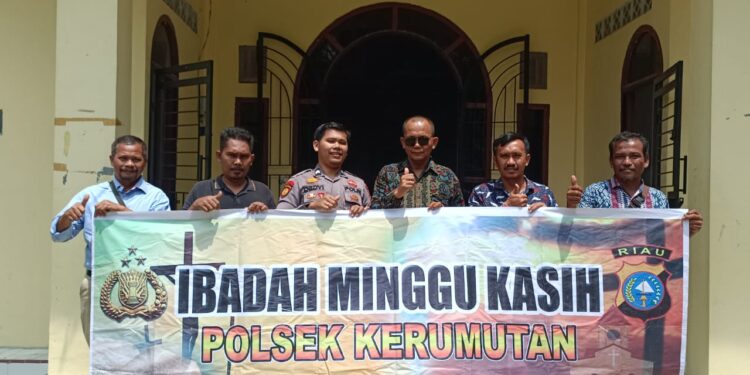 Polsek Kerumutan Gelar Kegiatan Minggu Kasih di Gereja Katolik St. Thomas Pelalawan