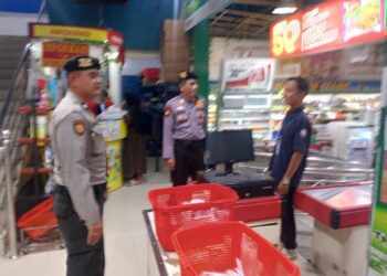 Polsek Pangkalan Kerinci Patroli Swalayan dan SPBU, Situasi Aman Terkendali