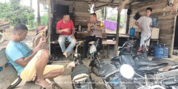 Dekati Warga, Bhabinkamtibmas di Pelalawan Gencar Sosialisasi Anti Hoaks dan Kamtibmas