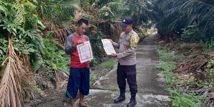 Polsek Kuala Kampar Gencar Sosialisasi Larangan Bakar Lahan, Warga Komit Cegah Karhutla