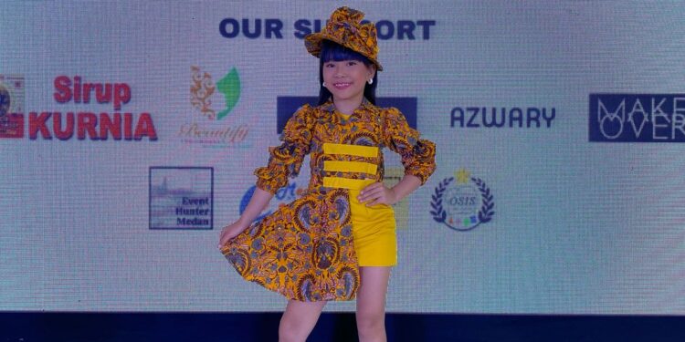 Siswi Kelas 3 SD Aura Ibreinaita, Tembus Ajang Nasional Pesona Batik Nusantara 2025