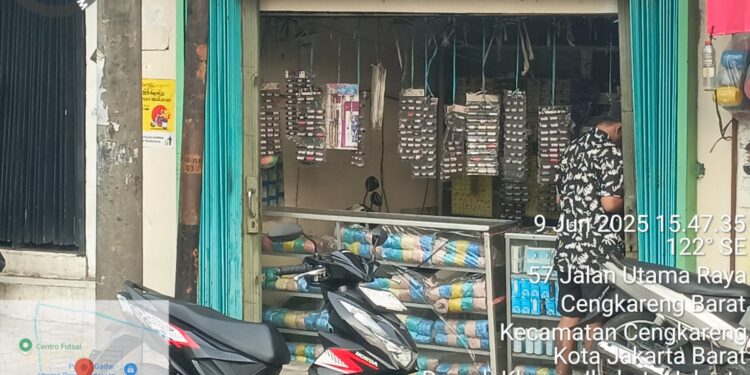 Toko Obat Berkedok Penjual Benang Di Kawasan Cengkareng Barat Resahkan Warga