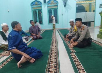 Polsek Pangkalan Kuras Gelar Shalat Subuh Berjamaah Bersama Warga Sorek Satu