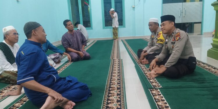 Polsek Pangkalan Kuras Gelar Shalat Subuh Berjamaah Bersama Warga Sorek Satu