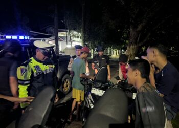 Patroli Malam Tim RAGA Polres Kuansing Jaga Stabilitas Keamanan Di Taluk Kuantan