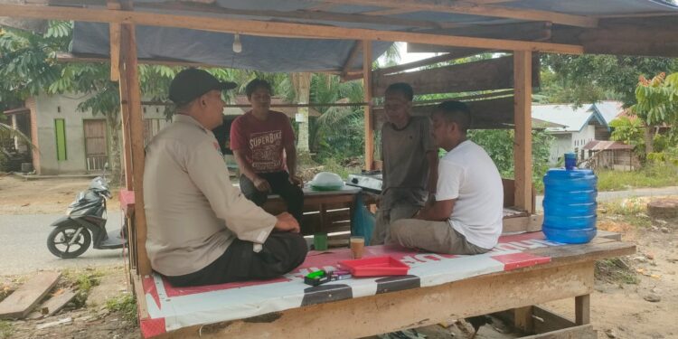 Bhabinkamtibmas Desa Sotol Gencarkan Himbauan Kamtibmas, Warga Diajak Jauhi Narkoba dan Hoax