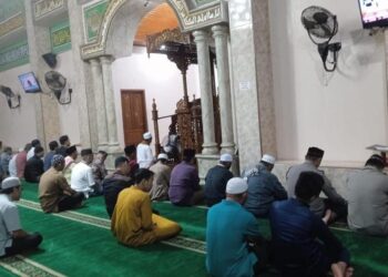 Program Cooling System, Polsek Pangkalan Kerinci Gelar Sholat Isya Berjamaah di Masjid Nurul Hijrah
