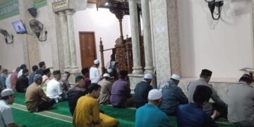 Program Cooling System, Polsek Pangkalan Kerinci Gelar Sholat Isya Berjamaah di Masjid Nurul Hijrah