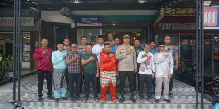 Giat Silaturahmi Kapolsek Pangkalan Kuras, Bahas Keamanan Hingga Pembangunan