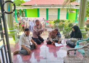 Dekatkan Diri ke Masyarakat, Bhabinkamtibmas Polsek Langgam Gencarkan Sambang Warga