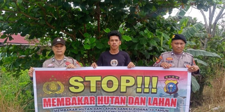 Polsek Pangkalan Kerinci Patroli Daerah Rawan Karhutla dan Sosialisasikan Maklumat Kapolda Riau