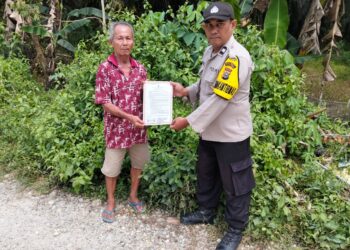 Polisi Sosialisasi Larangan Bakar Lahan ke Warga Desa Sotol, Pelalawan