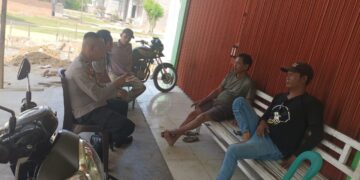 Bhabinkamtibmas Kerumutan Sambangi Warga, Sampaikan Pesan Kamtibmas dan Waspada Hoaks