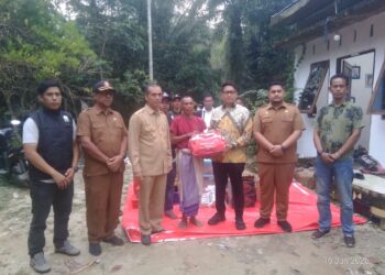 Wakil Wali Kota Langsa Serahkan Bantuan Masa Panik Korban Kebakaran