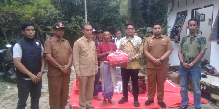 Wakil Wali Kota Langsa Serahkan Bantuan Masa Panik Korban Kebakaran