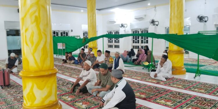 Polsek Kerumutan Dukung Sosialisasi Umroh, Warga Antusias Hadiri Edukasi di Masjid Al-Mukmin