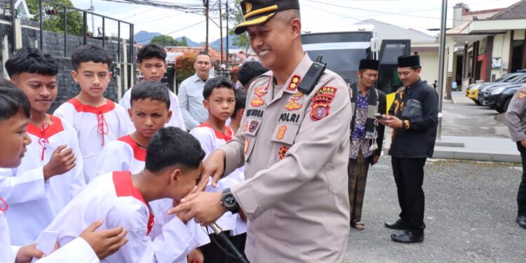 Kapolres Lepas Kontingen Silat Merpati Putih Kejurda Kapolda Cup Peringatan Hari Bhayangkara 79