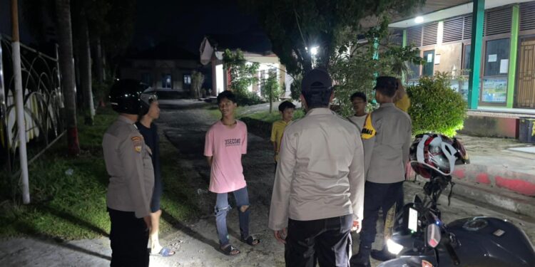 Polsek Pangkalan Kuras Gelar Patroli Blue Light, Cegah Premanisme dan Tindak Pidana C3