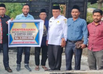 Pengurus Forum Reje Aceh Tengah Serahkan Santunan Kepada Korban Kebakaran Di Somol