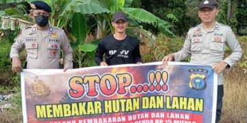 Cegah Karhutla, Polsek Teluk Meranti Sosialisasikan Maklumat Kapolda Riau kepada Warga