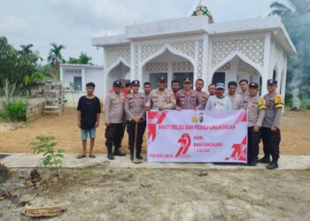Semarak HUT Bhayangkara ke-79, Polsek Ukui Gelar Bakti Religi di Musholla dan Gereja