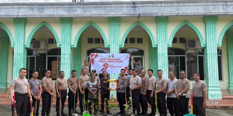 Polsek Pangkalan Kerinci Gelar Bakti Religi dan Peduli Lingkungan Sambut Hari Bhayangkara ke-79