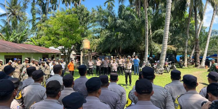 Kapolres Kuansing Pimpin Apel Pengamanan Pacu Jalur Rayon II Di Hulu Kuantan