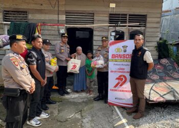 Polsek Pangkalan Kerinci Gelar Bakti Sosial dan Salurkan Bantuan Sembako untuk Kaum Duafa