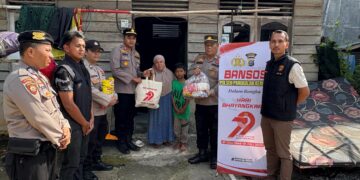 Polsek Pangkalan Kerinci Gelar Bakti Sosial dan Salurkan Bantuan Sembako untuk Kaum Duafa