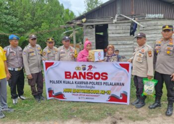 Polsek Kuala Kampar Gelar Bansos HUT Bhayangkara ke-79, Sasar Warga Duafa di Teluk Dalam