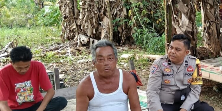 Bhabinkamtibmas di Pelalawan Gencar Sosialisasi Tolak Narkoba & Judi, Warga Diajak Jaga Kampung!