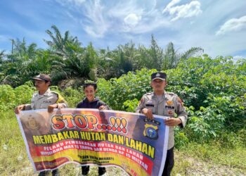 Cegah Karhutla, Polsek Teluk Meranti Sebar Maklumat Kapolda Riau dan Lakukan Binluh ke Warga