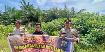 Cegah Karhutla, Polsek Teluk Meranti Sebar Maklumat Kapolda Riau dan Lakukan Binluh ke Warga