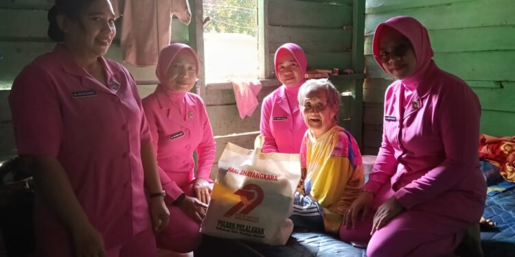 HUT Bhayangkara ke-79, Polsek Kerumutan Gelar Baksos untuk Warga Duafa