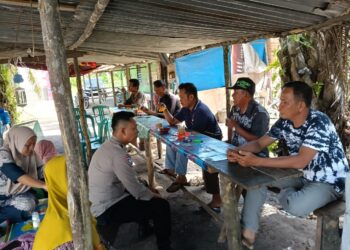 Polisi Ini Sambangi Warga, Ajak Jaga Kamtibmas dan Waspada Hoaks