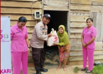 HUT Bhayangkara ke-79, Polsek Ukui Gelar Baksos untuk Warga Kurang Mampu