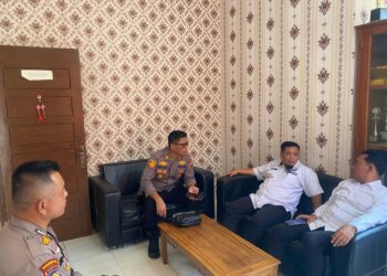 Kapolsek Pangkalan Kuras dan Camat Bahas Pencegahan Konflik Sosial di Pelalawan