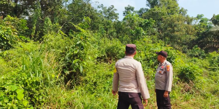 Polsek Pangkalan Kuras Patroli Karhutla di Sorek Satu, Warga Diimbau Waspada