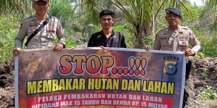 Cegah Karhutla, Polsek Teluk Meranti Sebar Maklumat Kapolda dan Gelar Penyuluhan ke Masyarakat
