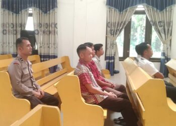 Polsek Langgam Gelar Ibadah Minggu Harmoni Bersama Jemaat HKI Desa Segati