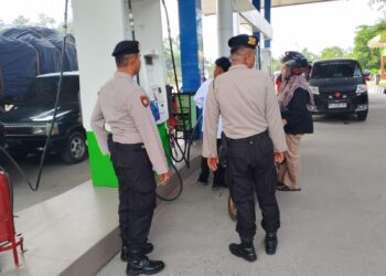 Polsek Pangkalan Kerinci Patroli ke SPBU dan Swalayan, Pastikan Situasi Tetap Kondusif