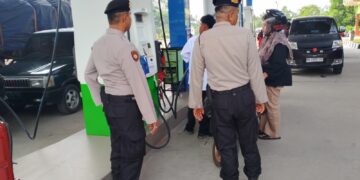 Polsek Pangkalan Kerinci Patroli ke SPBU dan Swalayan, Pastikan Situasi Tetap Kondusif