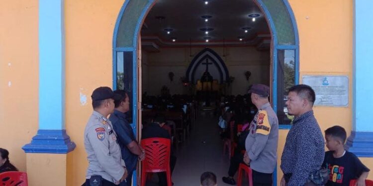 Patroli Gereja di Ukui, Polisi Hadir Demi Ibadah yang Aman dan Khidmat