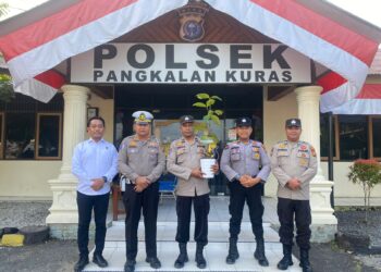 Rayakan Ulang Tahun, Polisi di Pelalawan Dapat Hadiah Bibit Pohon dari Kapolda Riau