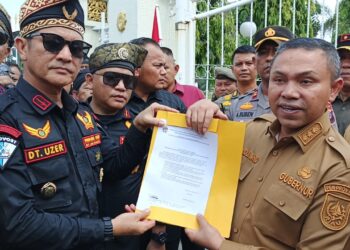 Dukung Satgas PKH Relokasi Warga TNTN, LMB Dan Ribuan Mahasiswa Ujuk Rasa Di Kantor Gubernur Riau