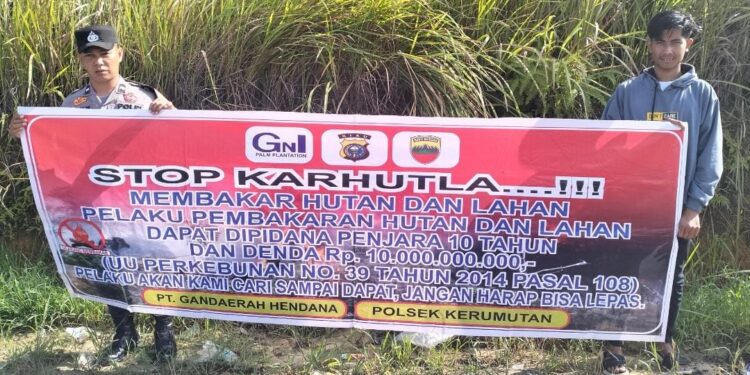 Polsek Kerumutan Sosialisasikan Larangan Bakar Lahan ke Warga