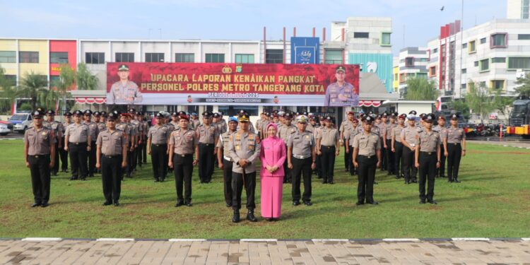 102 Anggota Polres Metro Tangerang Kota Peroleh Reward Kenaikan Pangkat