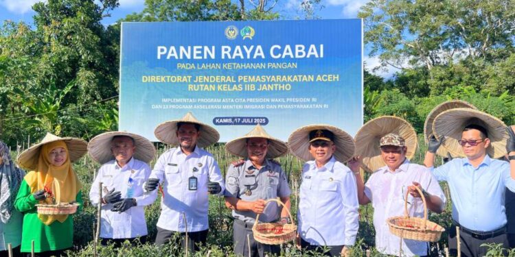 Hasil Panen Melimpah, Kakanwil Ditjenpas Aceh Pimpin Panen Raya Di Rutan Jantho