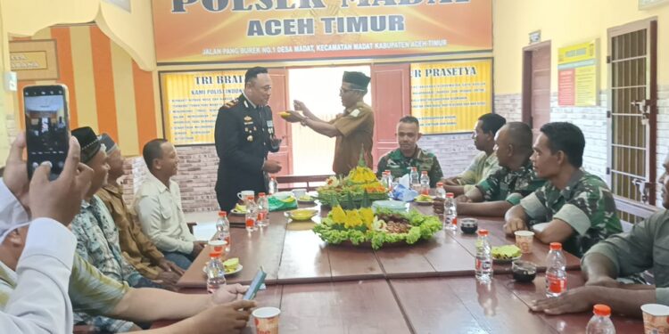 Camat Marzuki Bersama Koramil Madat Mengucapkan Selamat Dirgahayu Bhayangkara Ke 79