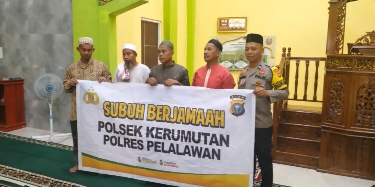 Polsek Kerumutan Gelar Gerakan Subuh Berjamaah untuk Cooling System